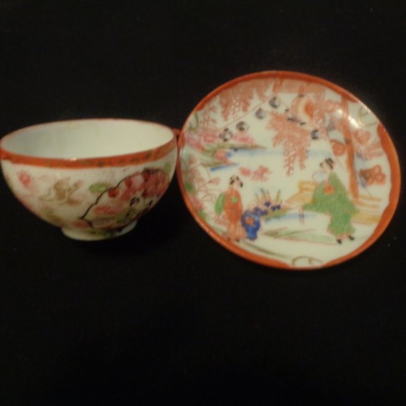 VINTAGE ASIAN PAINTED PORCELAIN CUP & SAUCER - Picture 4 of 8